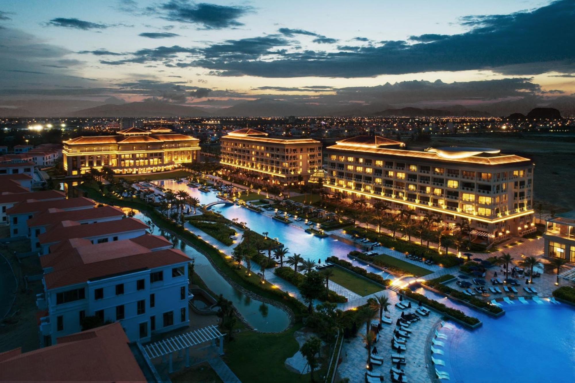 Sheraton Grand Danang Resort & Convention Center Экстерьер фото